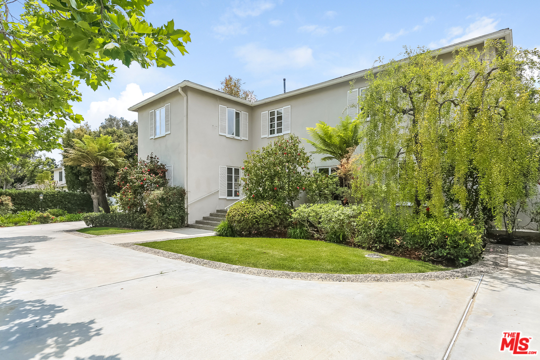 219 Homewood Road Los Angeles, CA 90049 - Photo 1 of 21 Gallery Image 1