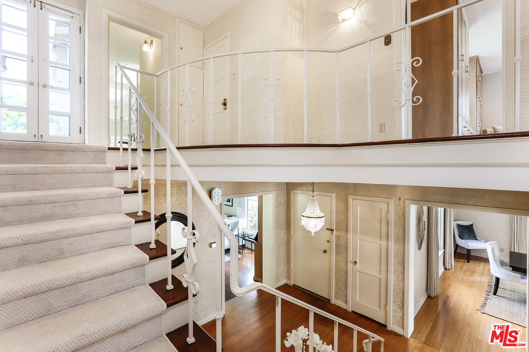 219 Homewood Road Los Angeles, CA 90049 - Photo 13 of 21 Gallery Image 13