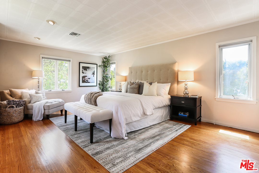 219 Homewood Road Los Angeles, CA 90049 - Photo 14 of 21 Gallery Image 14