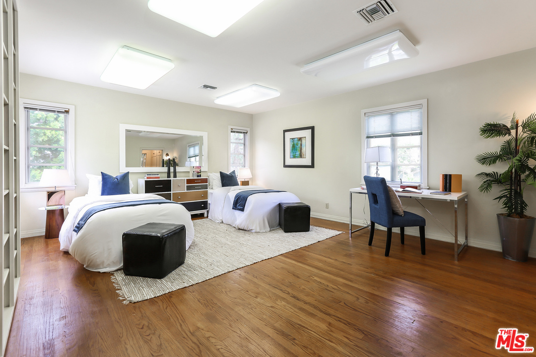 219 Homewood Road Los Angeles, CA 90049 - Photo 15 of 21 Gallery Image 15