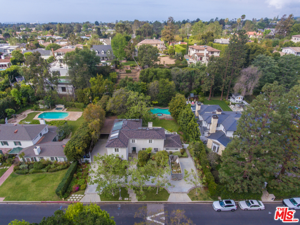 219 Homewood Road Los Angeles, CA 90049 - Photo 3 of 21 Gallery Image 3