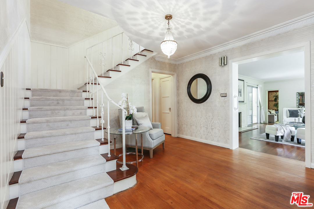 219 Homewood Road Los Angeles, CA 90049 - Photo 7 of 21 Gallery Image 7