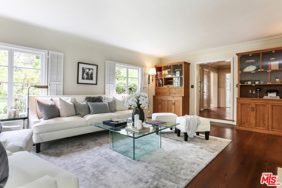 219 Homewood Road Los Angeles, CA 90049 - Photo 8 of 21 Gallery Image 8