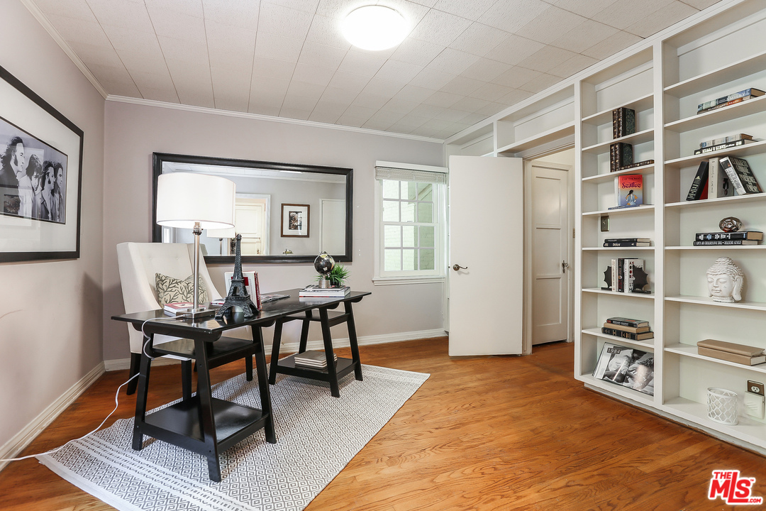219 Homewood Road Los Angeles, CA 90049 - Photo 10 of 21 Gallery Image 10