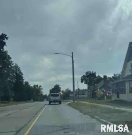 a view of a parking area