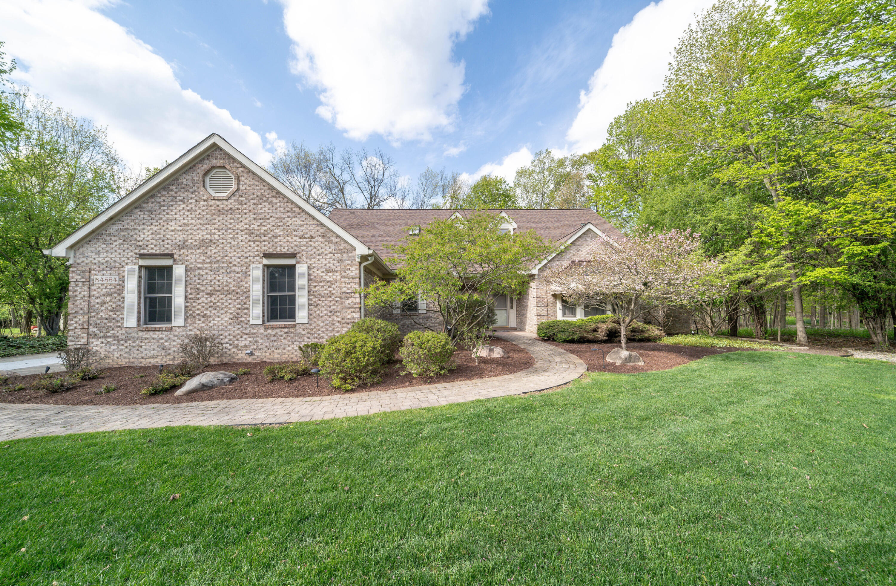 34554 Quaker Valley Road Farmington Hills, MI 48331 - Photo 2 of 56 000