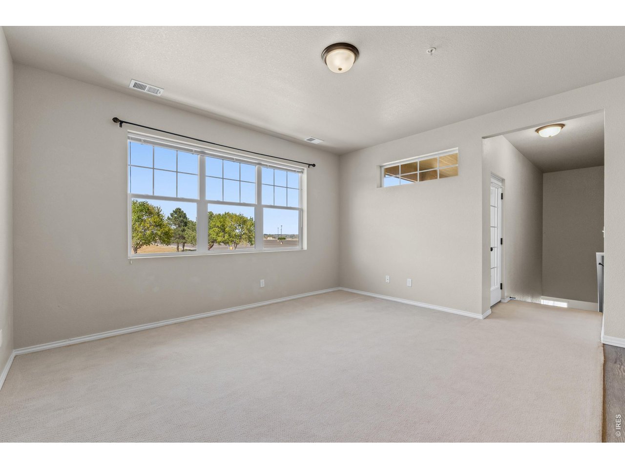 6911 West 3rd Street, Unit 810 Greeley, CO 80634 - Photo 6 of 28 an empty room with window