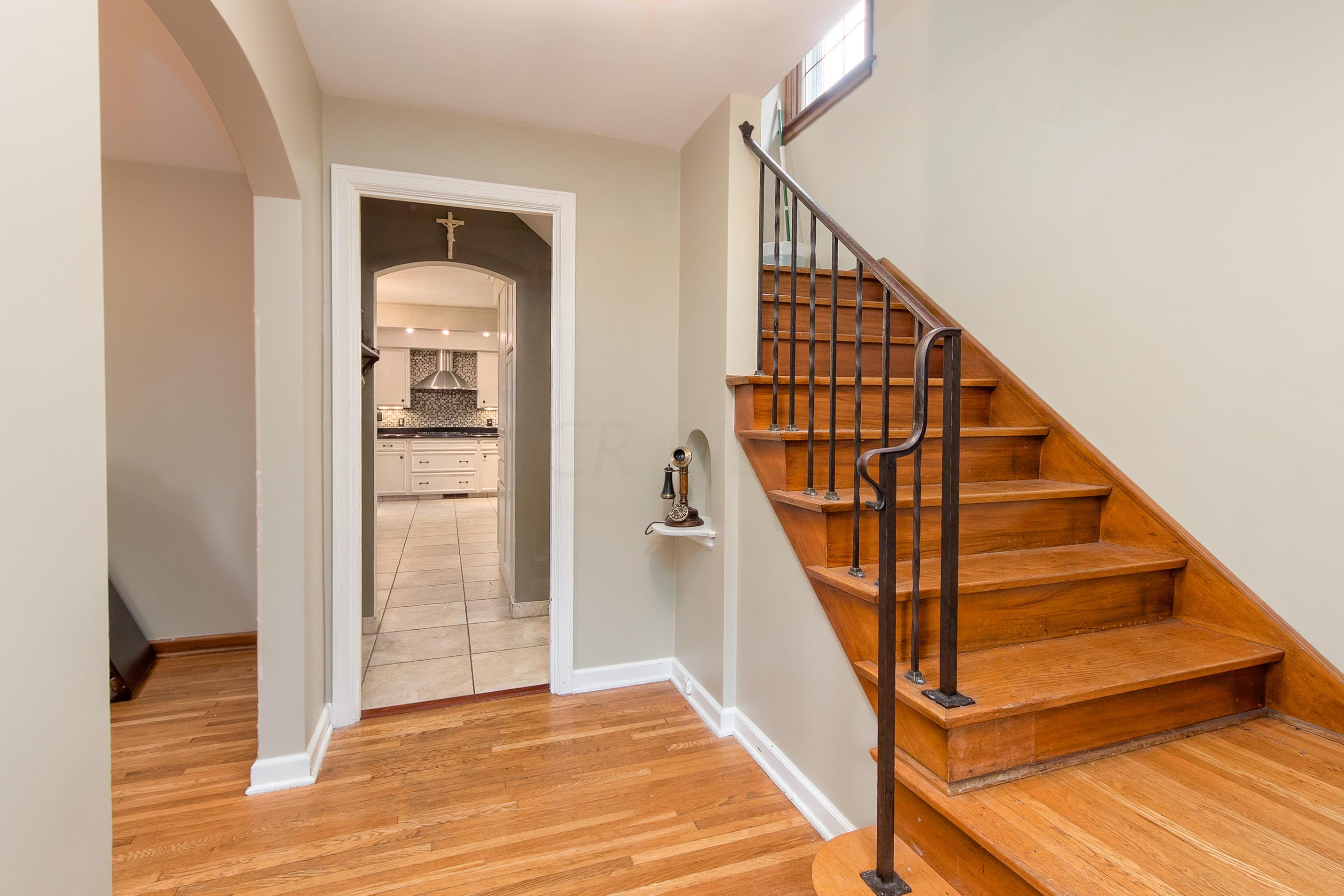 292 Brevoort Road Columbus, OH 43214 - Photo 4 of 35 Gallery Image 4