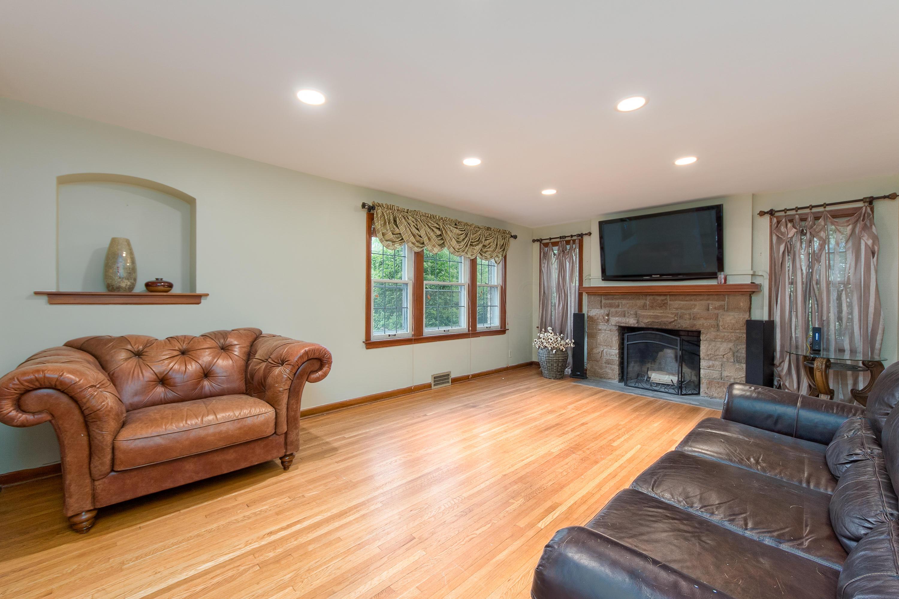 292 Brevoort Road Columbus, OH 43214 - Photo 5 of 35 Gallery Image 5