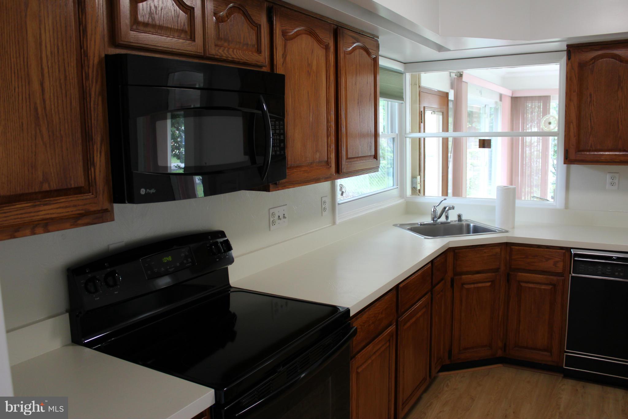 10122 Riggs Road Adelphi, MD 20783 - Photo 11 of 27 Kitchen