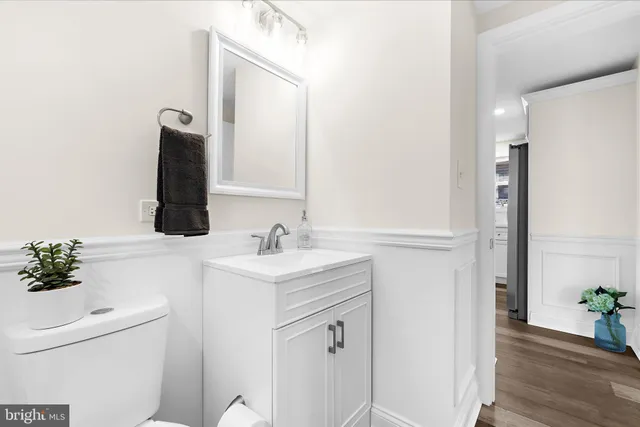 an empty room with windows and ceiling fan