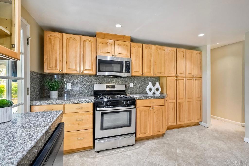 1035 Bridle Path Way Oceanside, CA 92057 - Photo 11 of 36