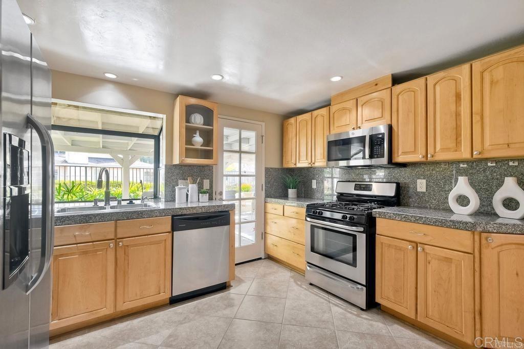 1035 Bridle Path Way Oceanside, CA 92057 - Photo 10 of 36