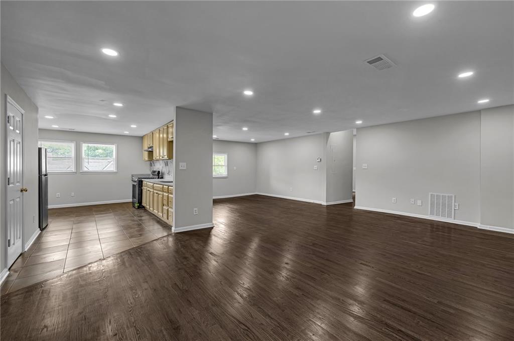 660 Queen Street Southwest, Unit B Atlanta, GA 30310 - Photo 34 of 51 an empty room with wooden floor and windows