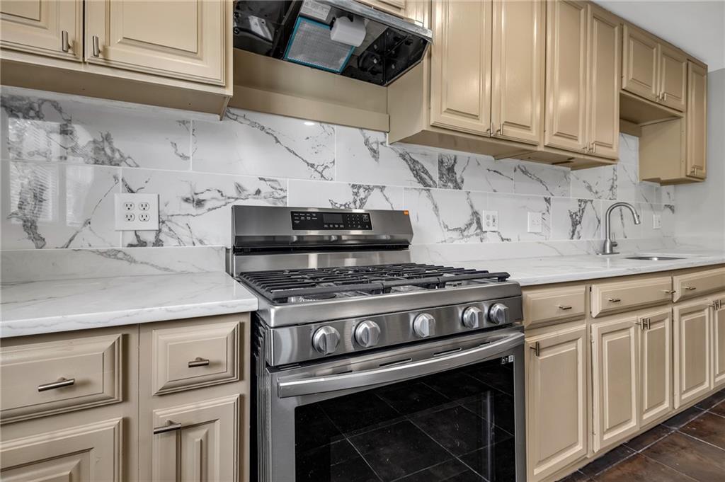 660 Queen Street Southwest, Unit B Atlanta, GA 30310 - Photo 37 of 51 a stove top oven sitting inside of a kitchen