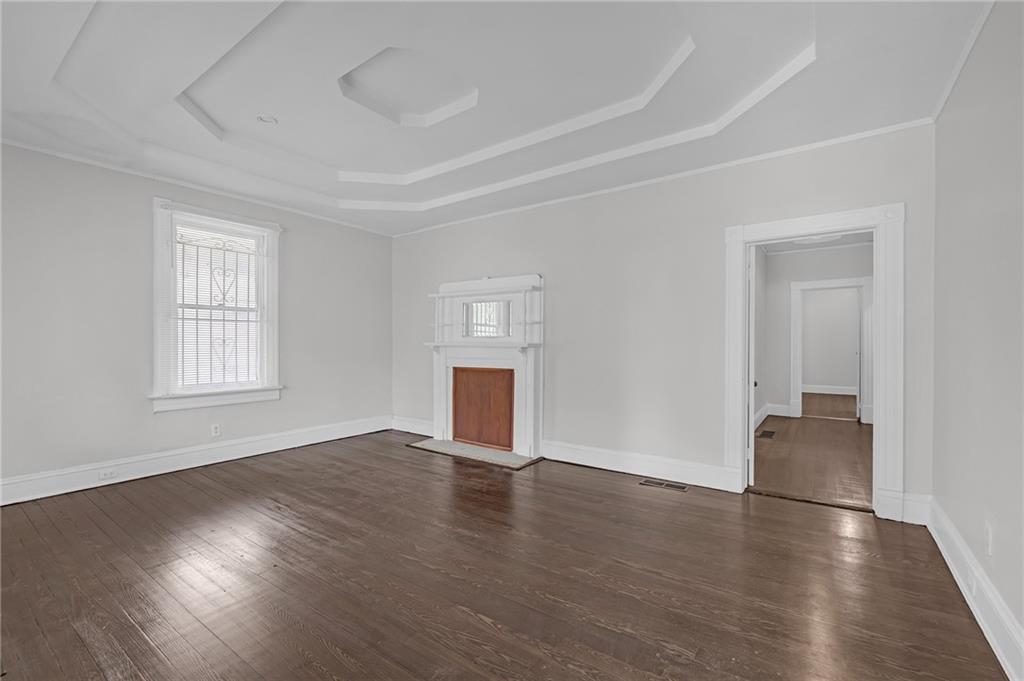 660 Queen Street Southwest, Unit B Atlanta, GA 30310 - Photo 4 of 51 an empty room with wooden floor and windows