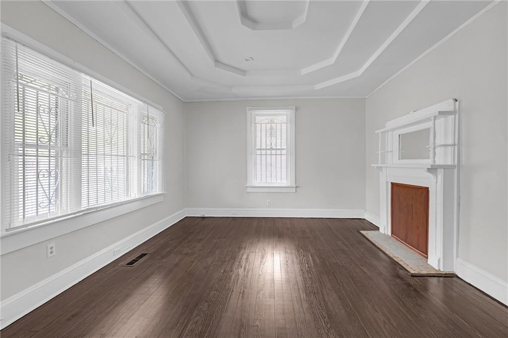 660 Queen Street Southwest, Unit B Atlanta, GA 30310 - Photo 5 of 51 an empty room with wooden floor and windows