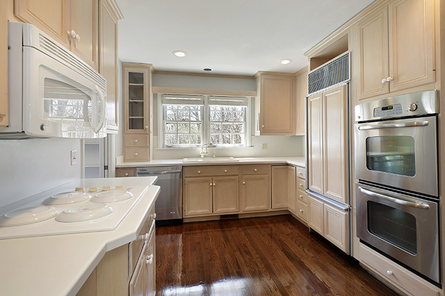 1137 Tower Road Winnetka, IL 60093 - Photo 5 of 7