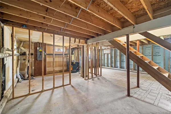 $399,900 | 42 Autumn Drive, Poughkeepsie, NY 12603