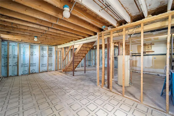 $399,900 | 42 Autumn Drive, Poughkeepsie, NY 12603