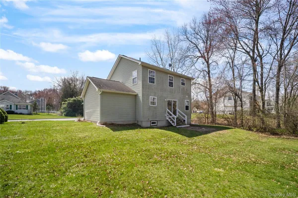 $399,900 | 42 Autumn Drive, Poughkeepsie, NY 12603