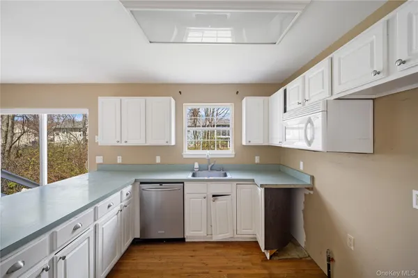 $399,900 | 42 Autumn Drive, Poughkeepsie, NY 12603