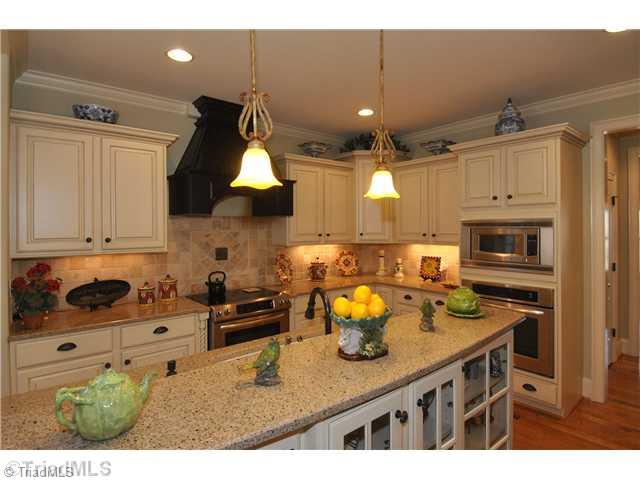 122 Sycamore Ridge Drive Bermuda Run, NC 27006 - Photo 6 of 16 Kitchen.