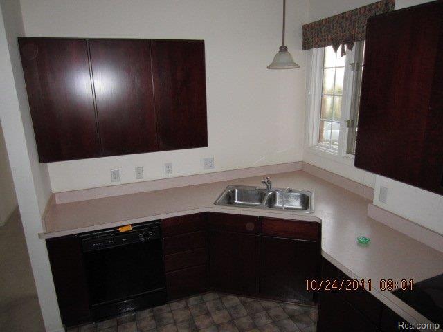 1329 Kentfield Drive Rochester, MI 48307 - Photo 10 of 25 IMG_0221