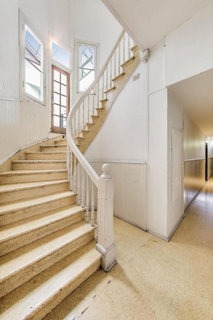 1906-1908 South Halsted Street, Unit 2R Chicago, IL 60608 - Photo 2 of 23 a view of entryway