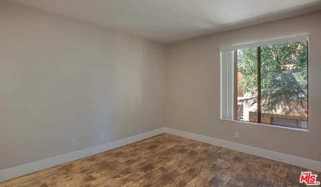 a view of empty room with window