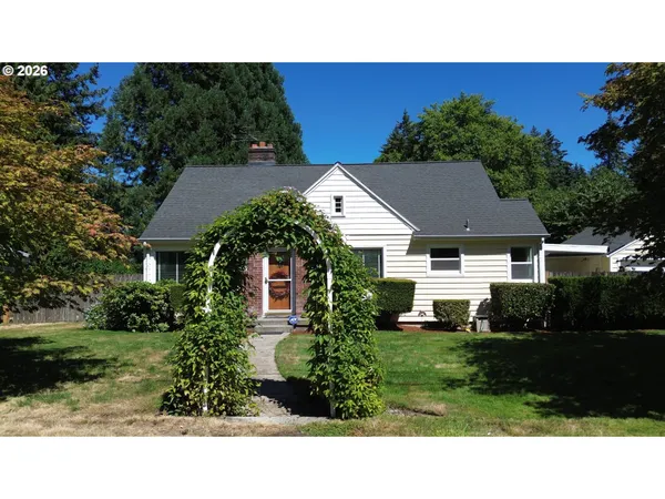 $545,000 | 10320 Southeast Stanley Avenue, Milwaukie, OR 97222