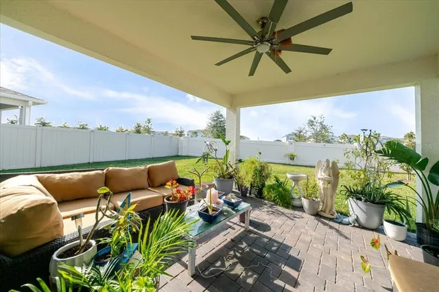 a view of house with garden