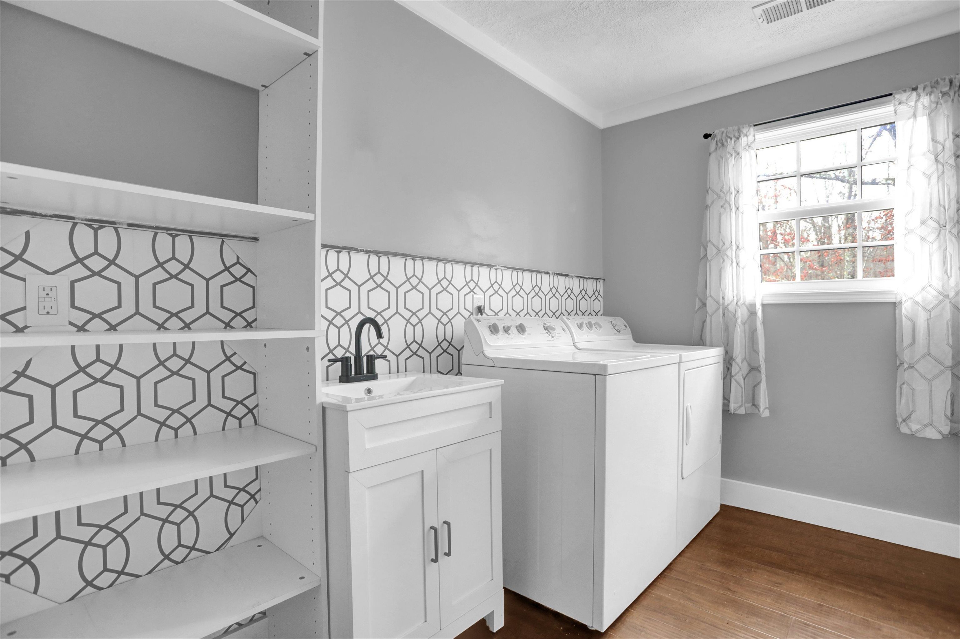 186 King Road Selmer, TN 38375 - Photo 24 of 30 a utility room with dryer and washer