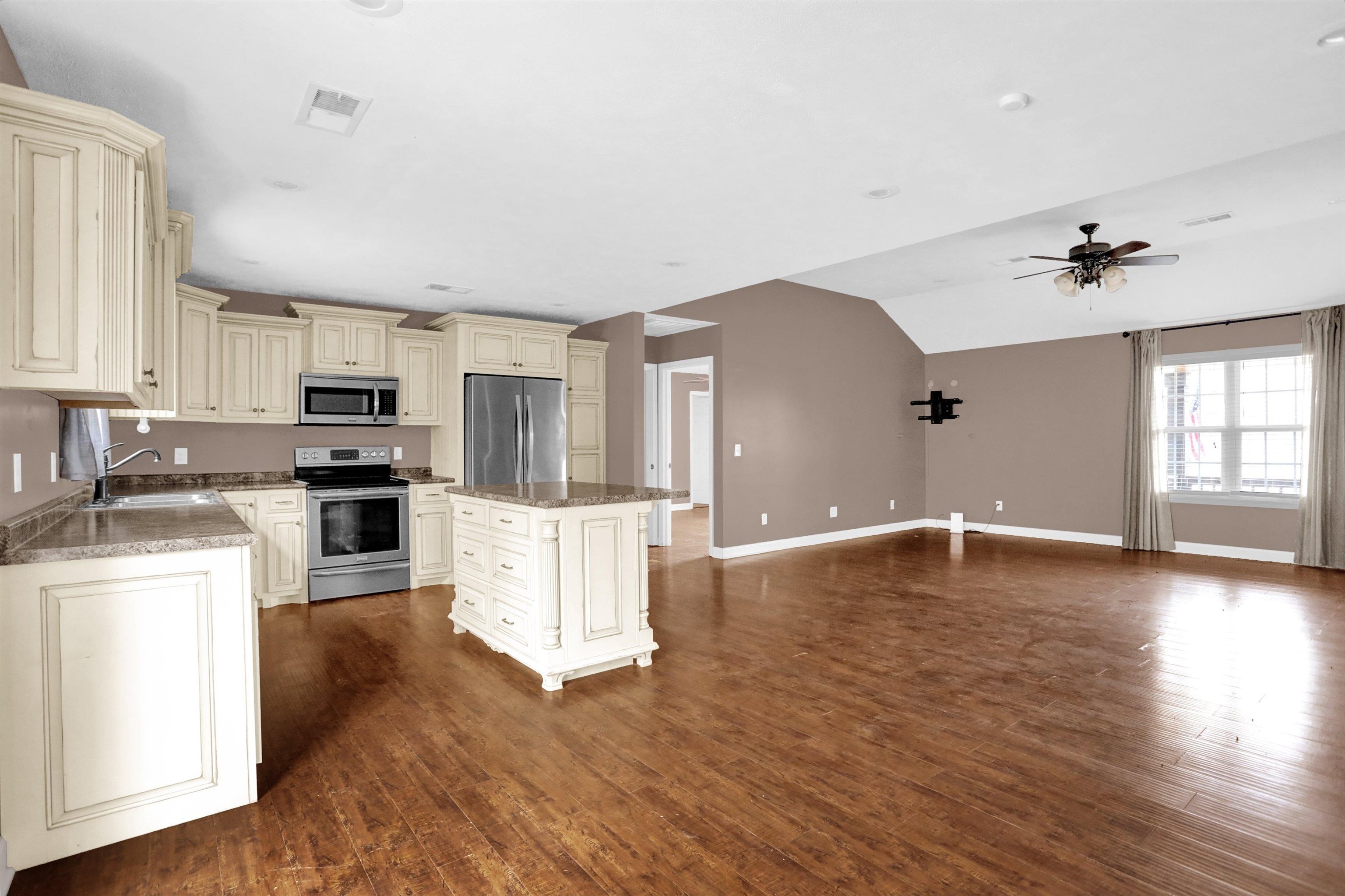 186 King Road Selmer, TN 38375 - Photo 29 of 30 a view of kitchen with microwave a stove and cabinets