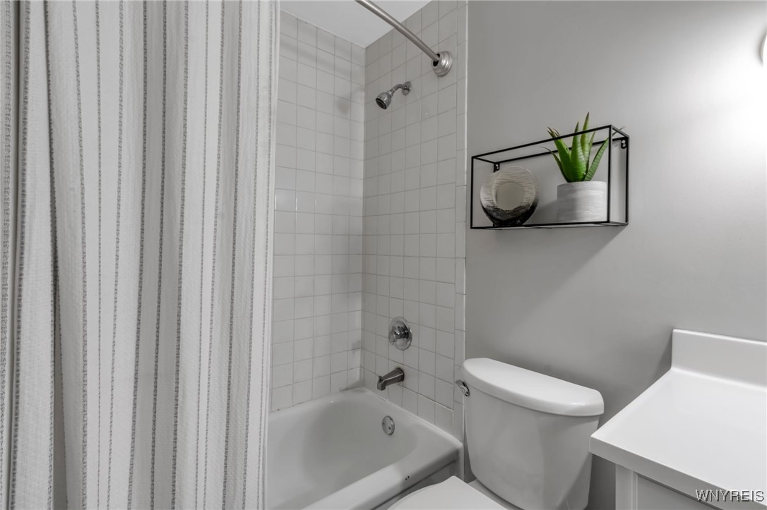 8201 Greiner Road Clarence, NY 14221 - Photo 23 of 32