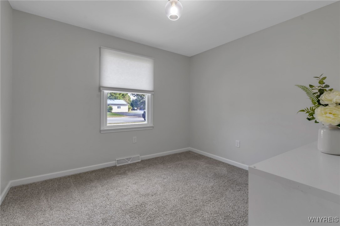 8201 Greiner Road Clarence, NY 14221 - Photo 28 of 32