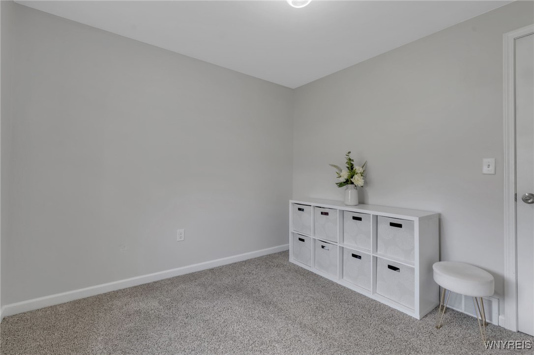 8201 Greiner Road Clarence, NY 14221 - Photo 29 of 32