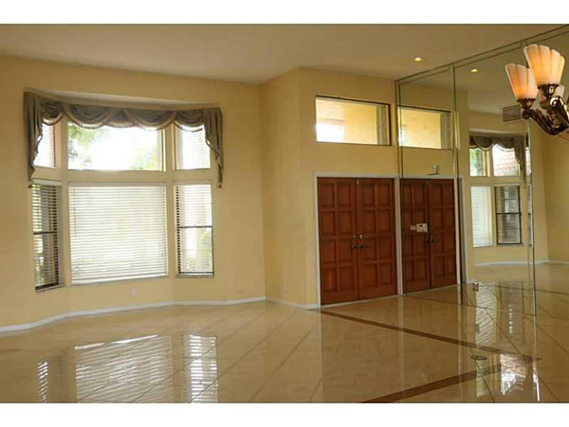 22380 Ensenada Way Boca Raton, FL 33433 - Photo 3 of 26 Living Room