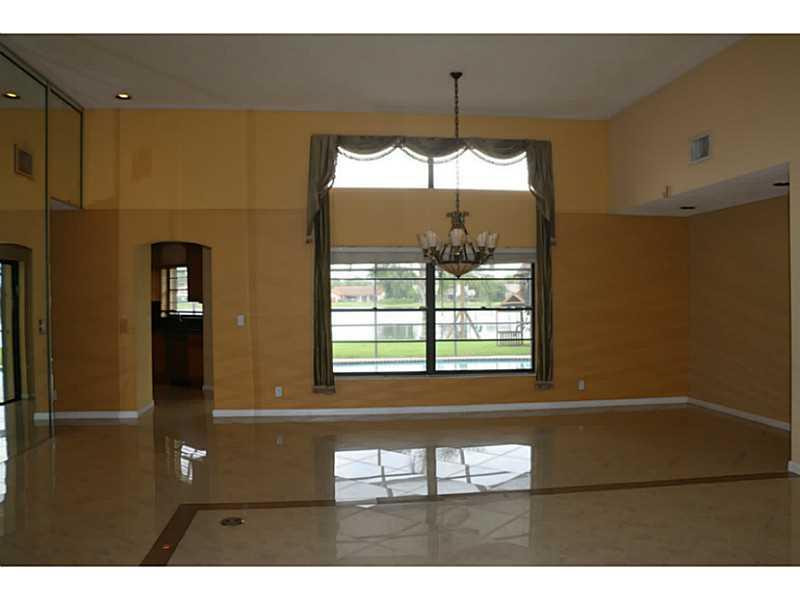 22380 Ensenada Way Boca Raton, FL 33433 - Photo 7 of 26 Living Room