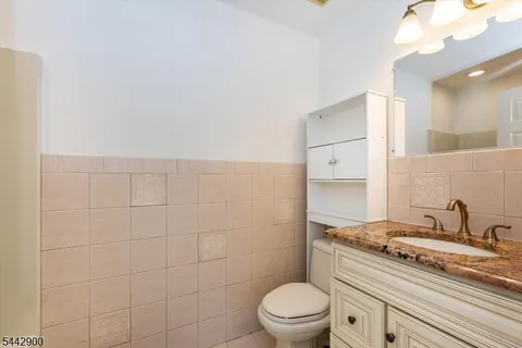 $479,000 | 200 Cambridge Court, Unit 200, Clifton, NJ 07014