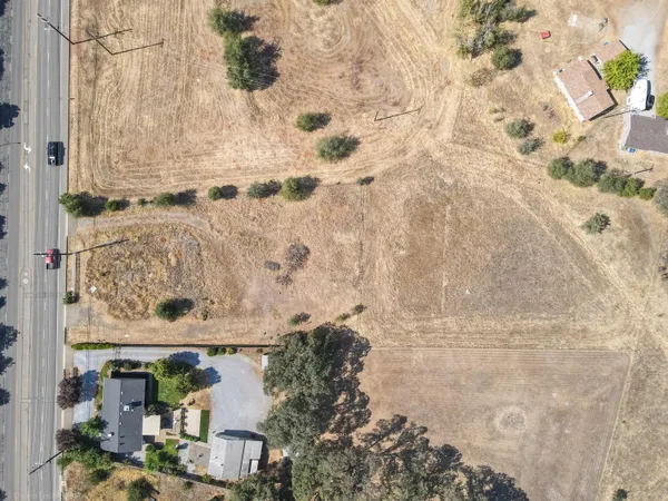 $385,000 | 4323 Churn Crk Road, Redding, CA 96002