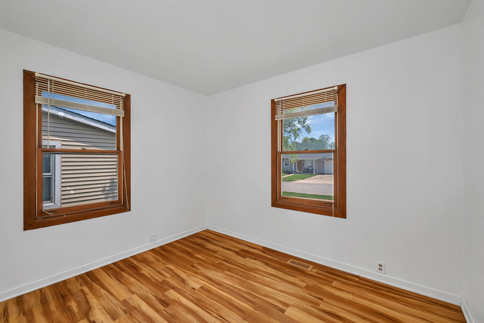 402 Kenyon Avenue Romeoville, IL 60446 - Photo 16 of 26 Gallery Image 16