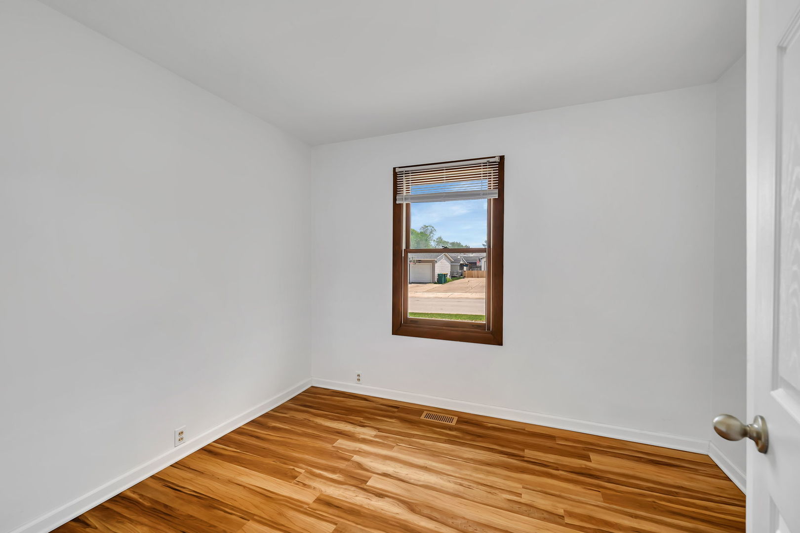 402 Kenyon Avenue Romeoville, IL 60446 - Photo 17 of 26 Gallery Image 17