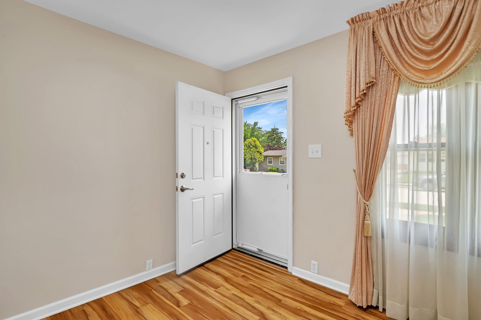 402 Kenyon Avenue Romeoville, IL 60446 - Photo 5 of 26 Gallery Image 5