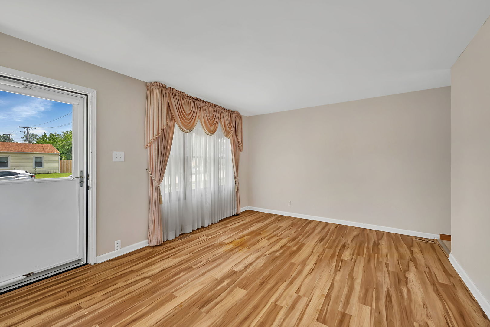 402 Kenyon Avenue Romeoville, IL 60446 - Photo 7 of 26 Gallery Image 7