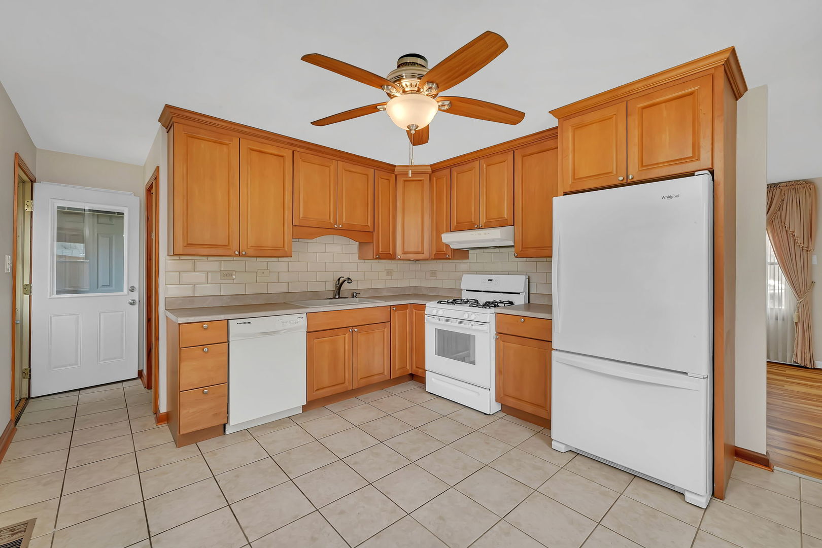 402 Kenyon Avenue Romeoville, IL 60446 - Photo 9 of 26 Gallery Image 9