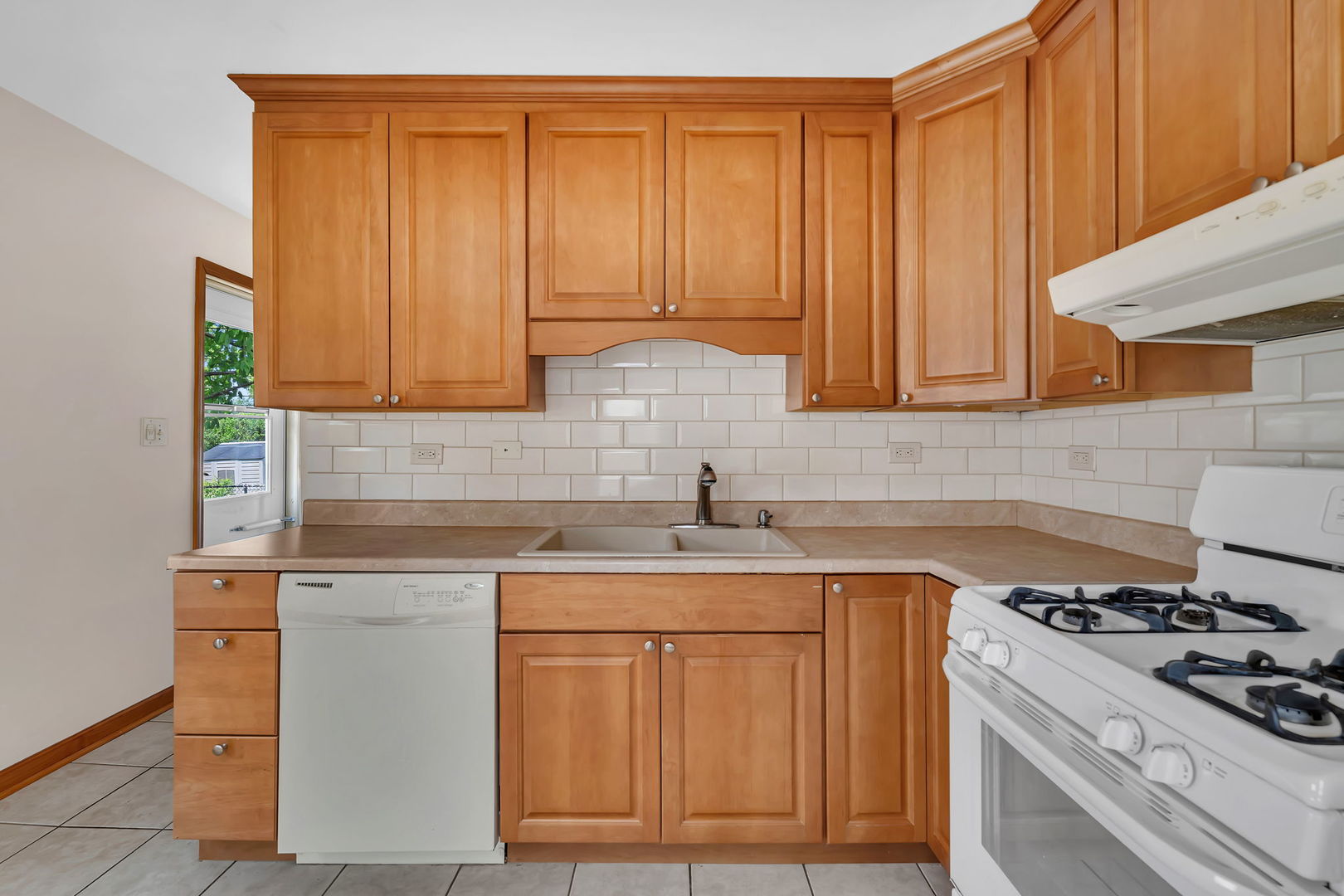 402 Kenyon Avenue Romeoville, IL 60446 - Photo 10 of 26 Gallery Image 10