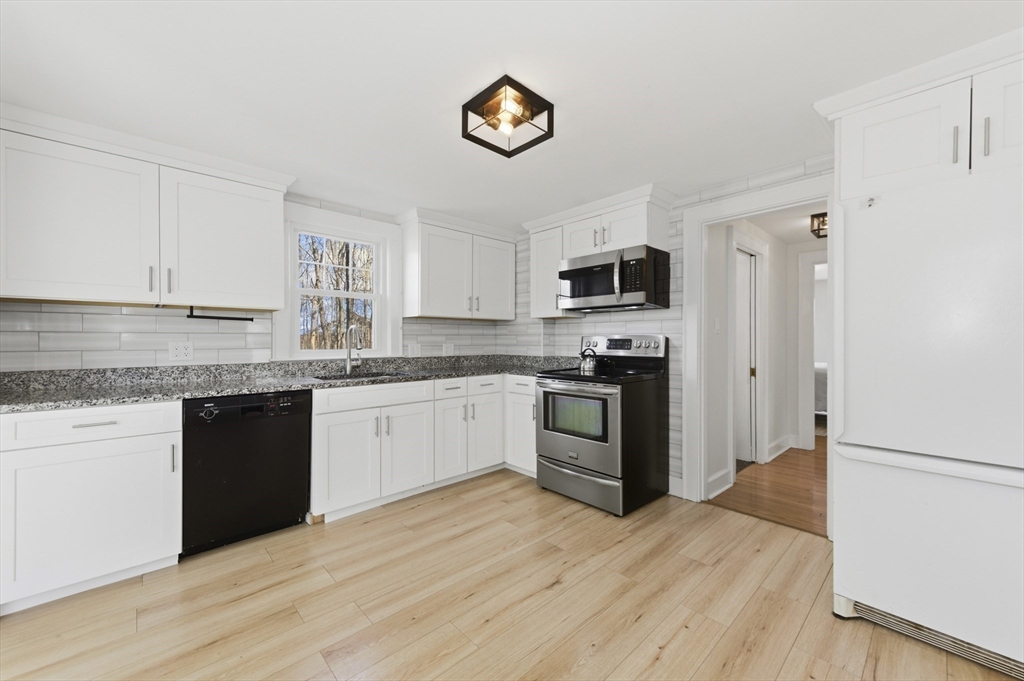 25 Wakefield Street Reading, MA 01867 - Photo 11 of 40