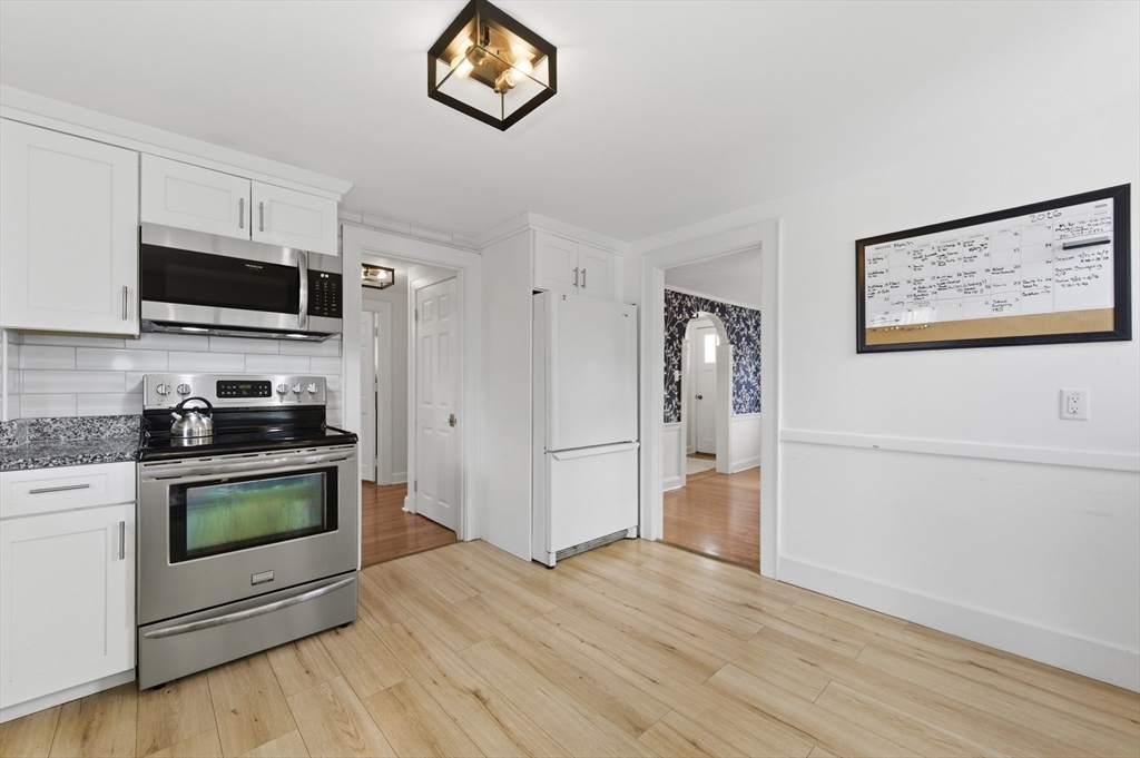 25 Wakefield Street Reading, MA 01867 - Photo 12 of 40