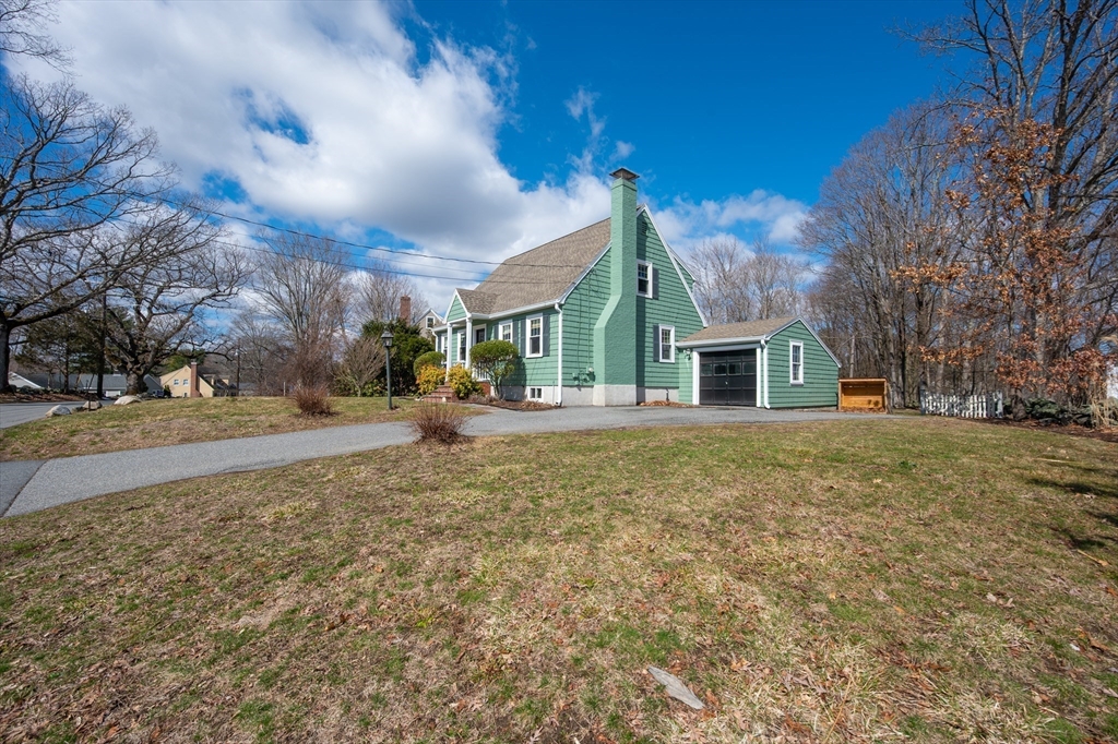 25 Wakefield Street Reading, MA 01867 - Photo 3 of 40